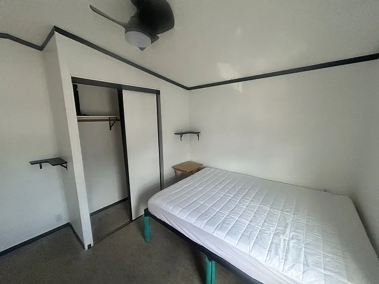 Room/Unit A Full Size bed