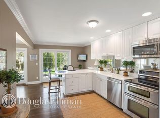 520 Hampton Rd APT 9, Southampton, NY 11968