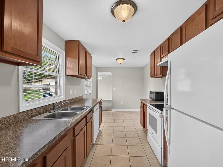 1143 Tumbleweed Dr — Photo 10
