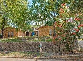 2206 Vail Ct, Arlington, TX 76012