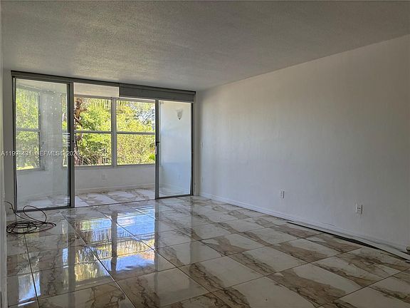 3rd image of 1501 NE 191st St APT C211