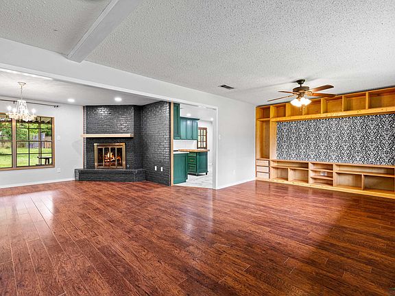5th image of 304 Erskine Dr