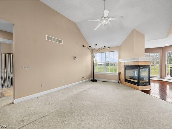 3rd image of 608 Rundle St