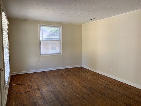3rd image of 1604 Boone Dr