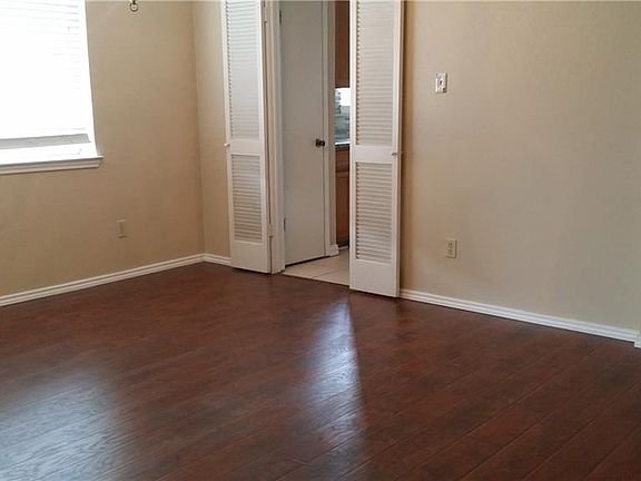4th image of 3105 Fairwood Dr
