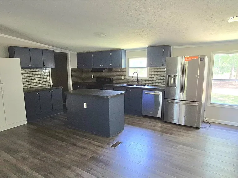 24321 Cherry Hill Dr — Photo 7