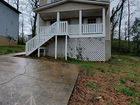 2nd image of 827 Sylvan Dr