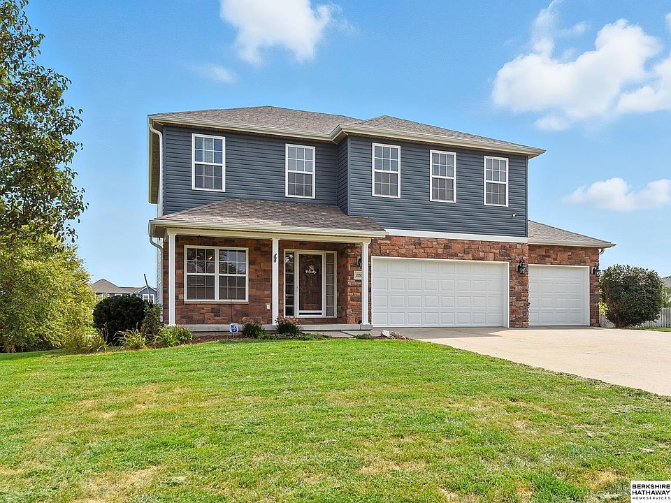 1st image of 10505 N 152nd Avenue Cir