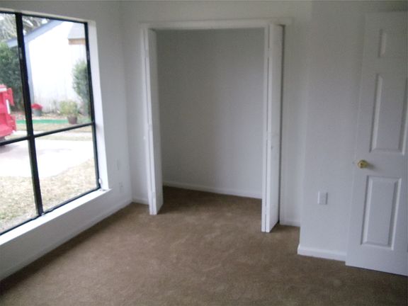 3rd image of 25 Honeysuckle Ln