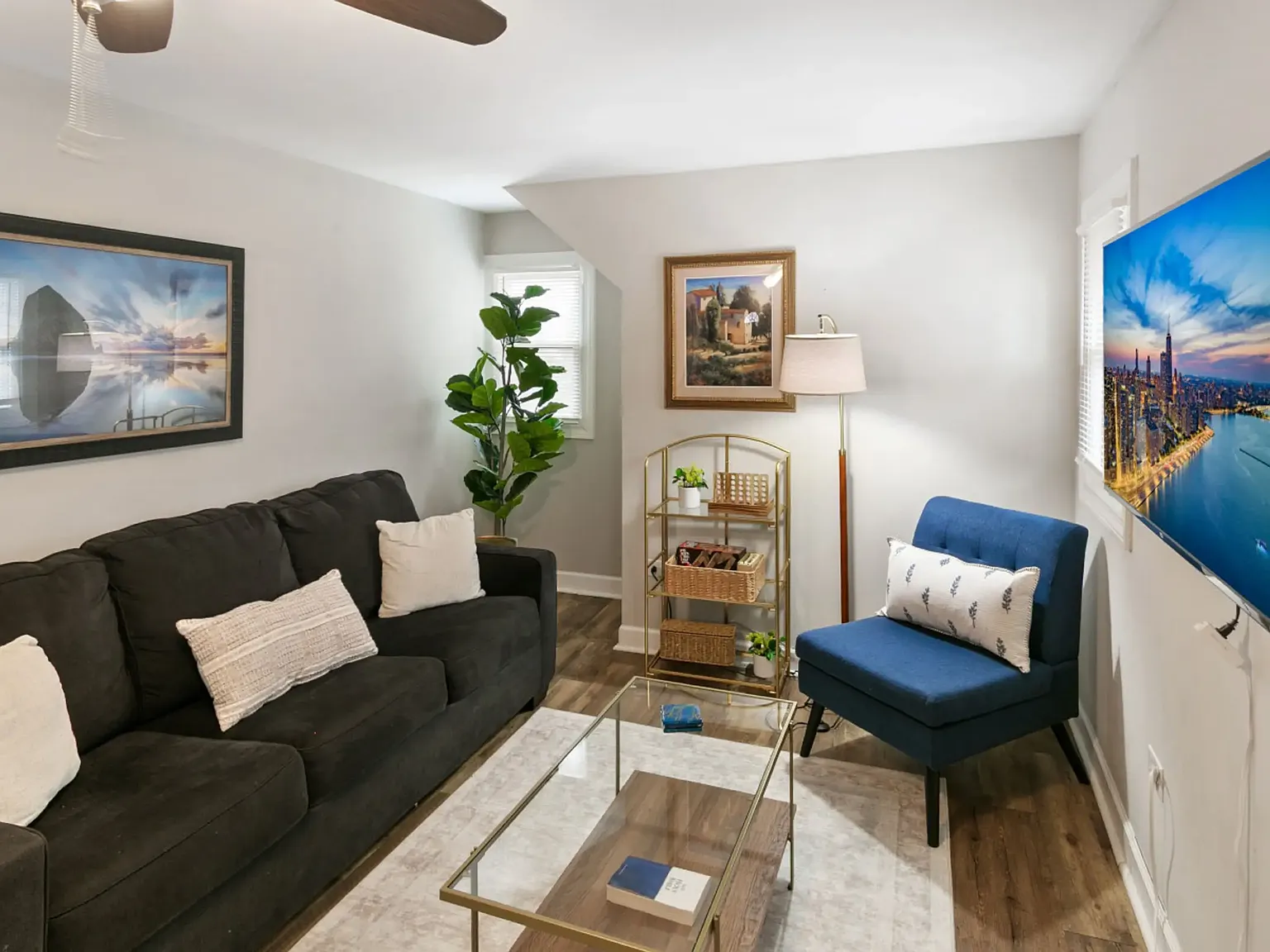 2 bed, 800 sqft, $3,000 — Photo 3