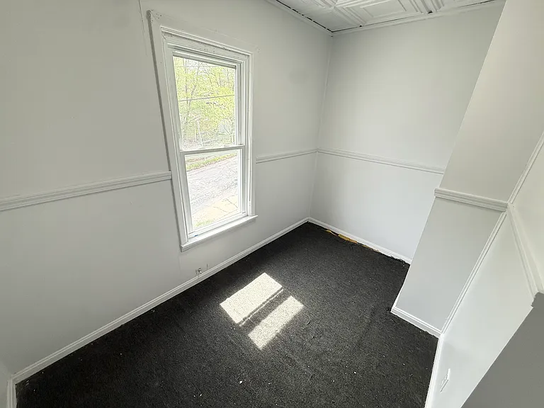 358 Russell St — Photo 6