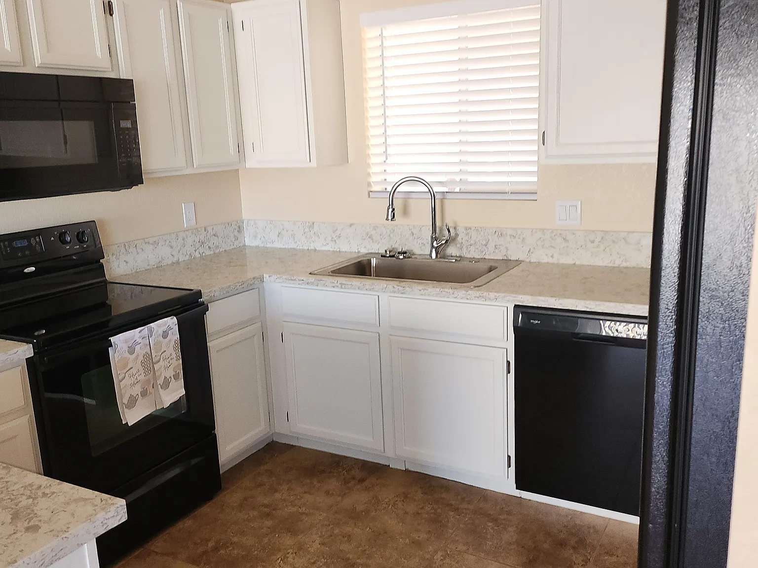 2 bed, 1176 sqft, $1,800 — Photo 3