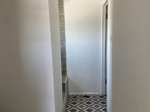2nd image of 424 Kyle St #1