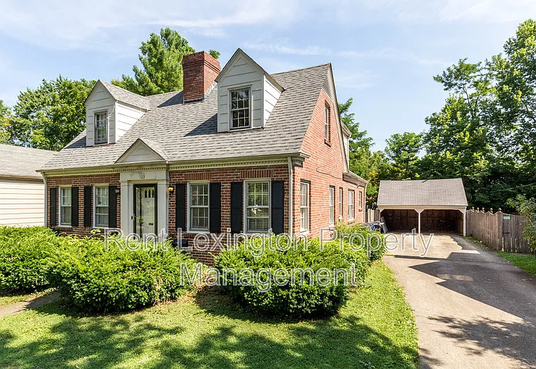 123 Barberry Ln — Photo 3