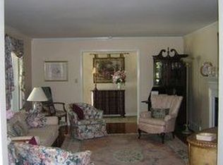 210 Mistletoe Dr, Greensboro, NC 27403