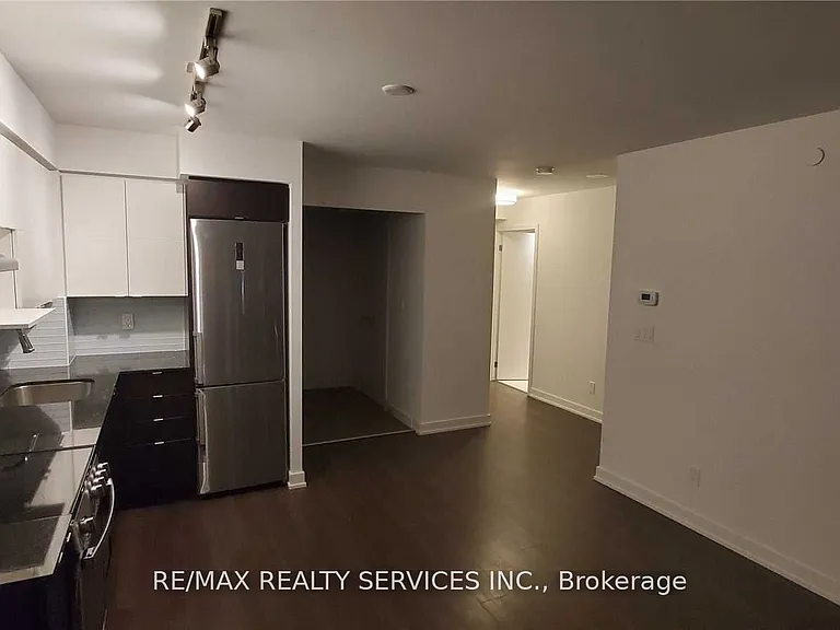 120 Varna Dr #906 — Photo 3