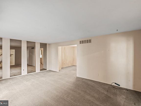 5th image of 313 Royal Oak Ave