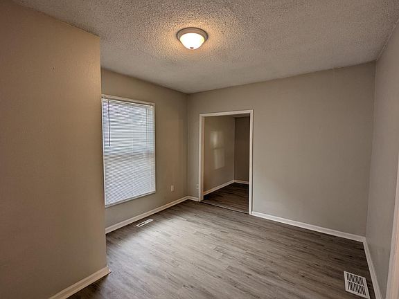 5th image of 136 N Topping Ave
