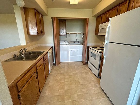 3rd image of 6005B Chapel Hill Blvd #201