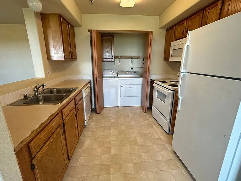 6005B Chapel Hill Blvd #201 — Photo 3