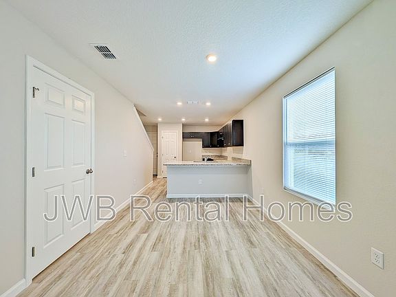 4th image of 1213 Moat St
