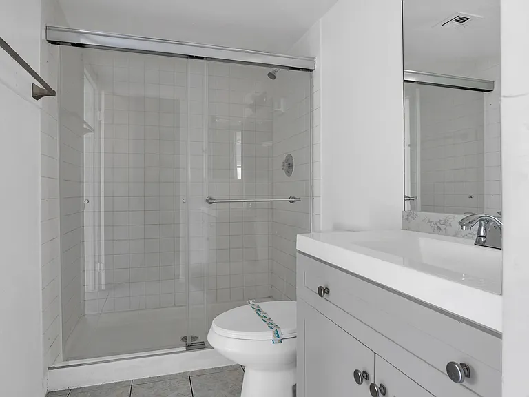 2221 N Jones Blvd #3 — Photo 16
