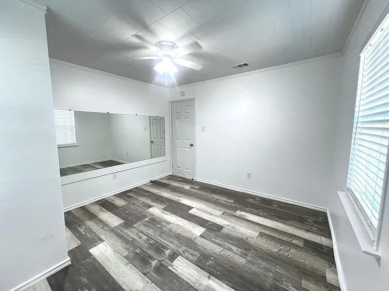 409 Oscar St — Photo 8