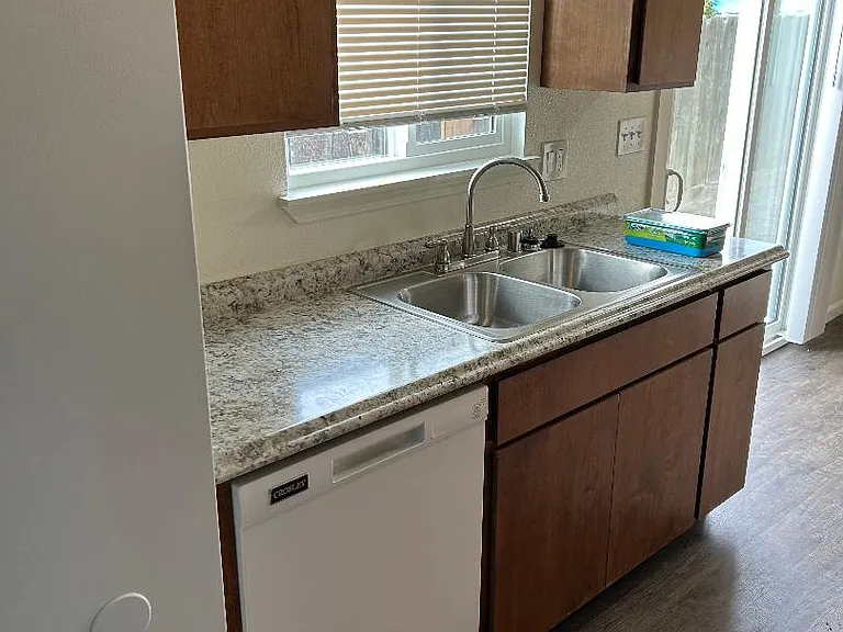 1218 Humboldt Ave — Photo 12
