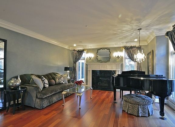 4th image of 4745 Wellington Dr