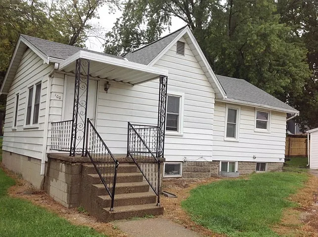 100 Hawthorne Cir photo 1