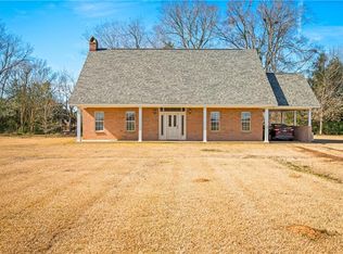 664 Riverview Dr, Natchez, LA 71456