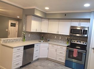 274 N Sunrise Service Rd, Manorville, NY 11949