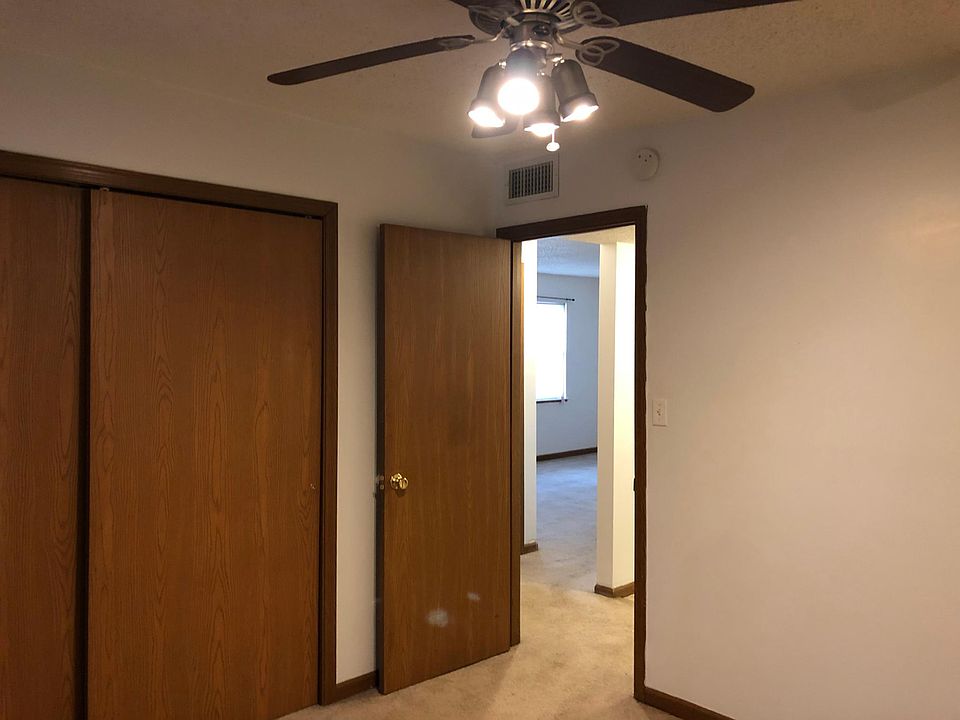 1st image of 20 E Parkland Ave