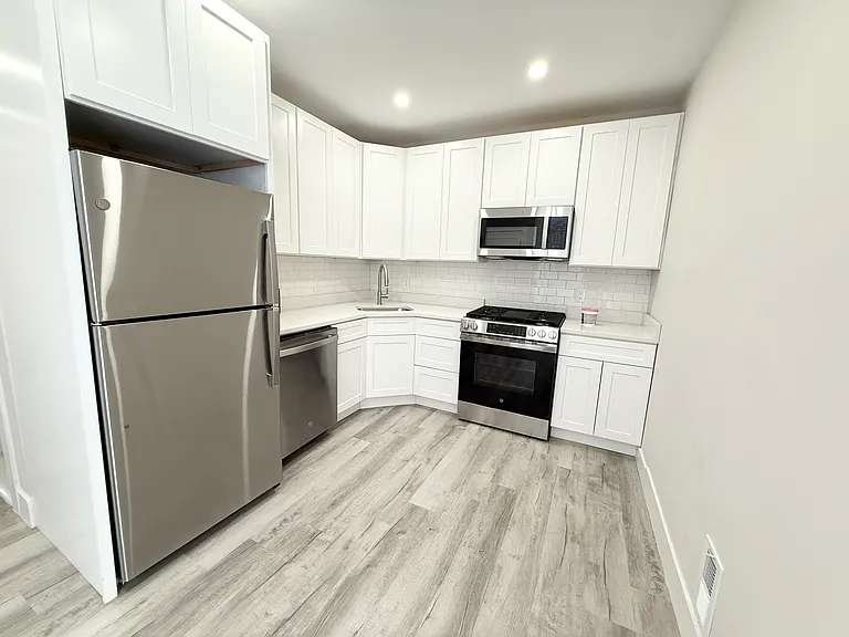 10 Cawfield St #1R — Photo 1