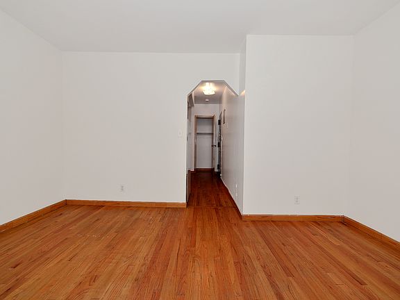 2nd image of 160 Allen St APT 4