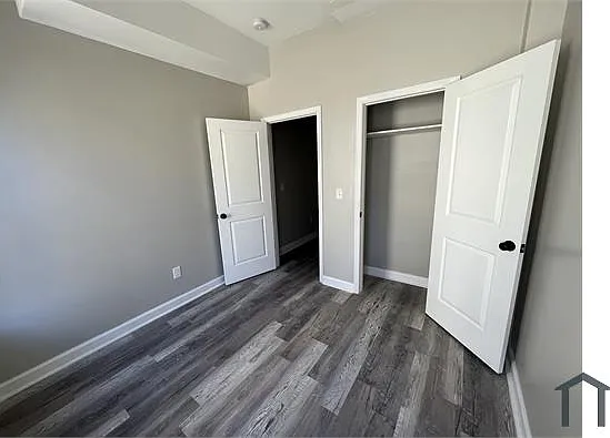 220 E 22nd St #1 — Photo 9