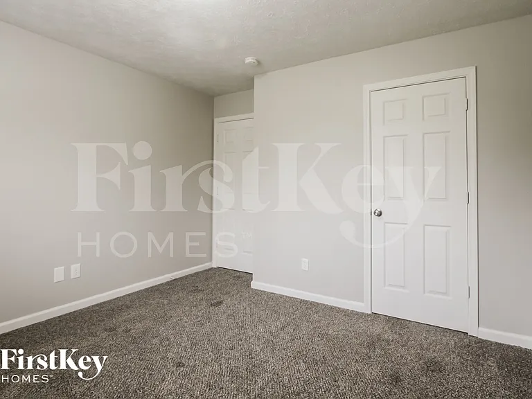 4827 Lakestone Dr — Photo 11