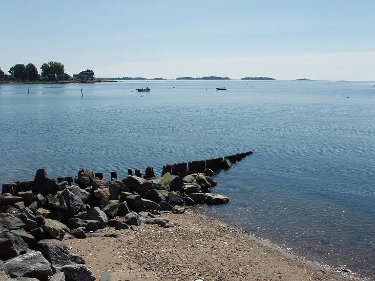 Rocky beach at end of Wilford Rd. Note the wood jetty was recently removed by the State.