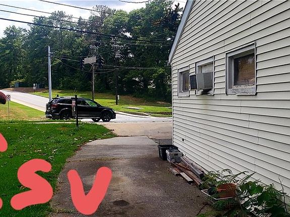 2nd image of 1043 S Marietta Pkwy SE