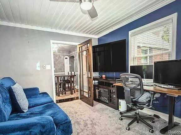 5th image of 146 Meridan St