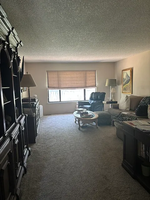 3 bed, 2.5 bath, 2300 sqft, $2,700 — Photo 3