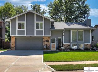 16307 Weir St, Omaha, NE 68135