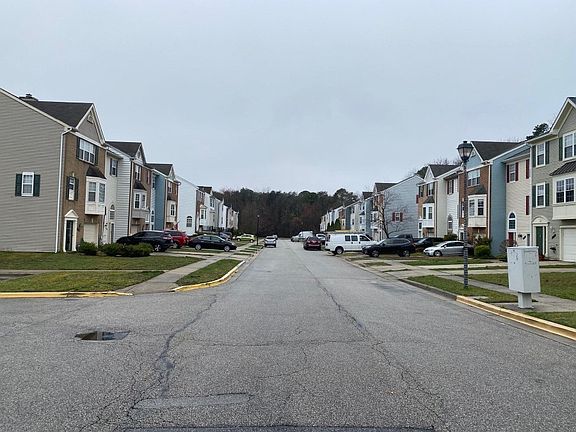 5th image of 216 Pinecove Ave
