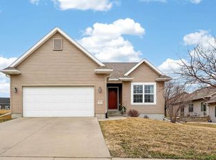 4134 Mockingbird Ln, Waterloo, IA 50702