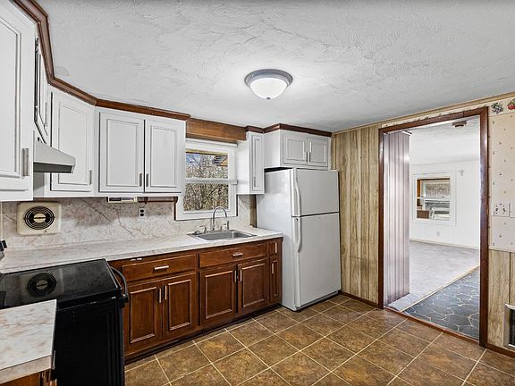 2nd image of 108 Channie Ln
