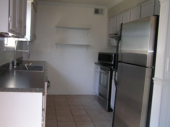 5th image of 200 Hilltop Dr