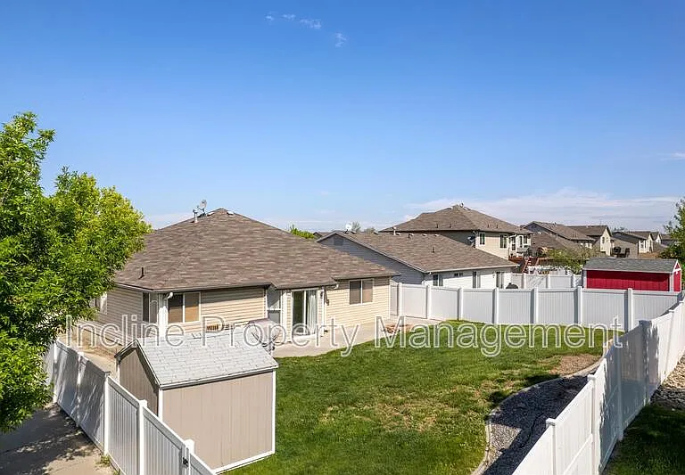 702 Durham Dr — Photo 25