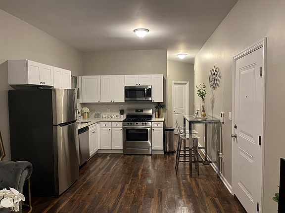 Modern Kitchen/Dining with Stainless Steel Appliances