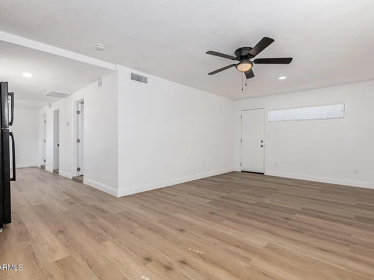 723 E Sunnyslope Ln — Photo 5