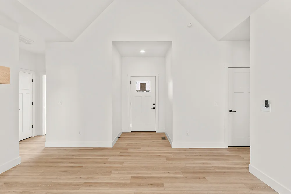 3 bed, 1600 sqft, $2,200 — Photo 4